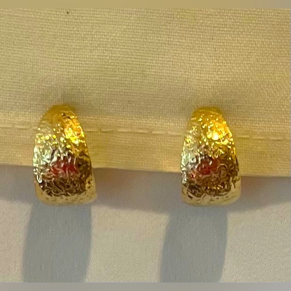 Textured Swirl Mini Hoop Earrings - Picture 8 of 16